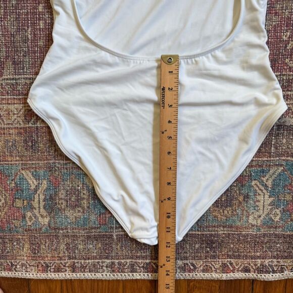 Andie Women’s Large White Cross-Back Tulum One Piece Swimsuit - Picture 9 of 10